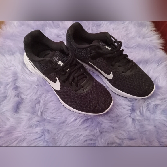 Nike Revolution 6